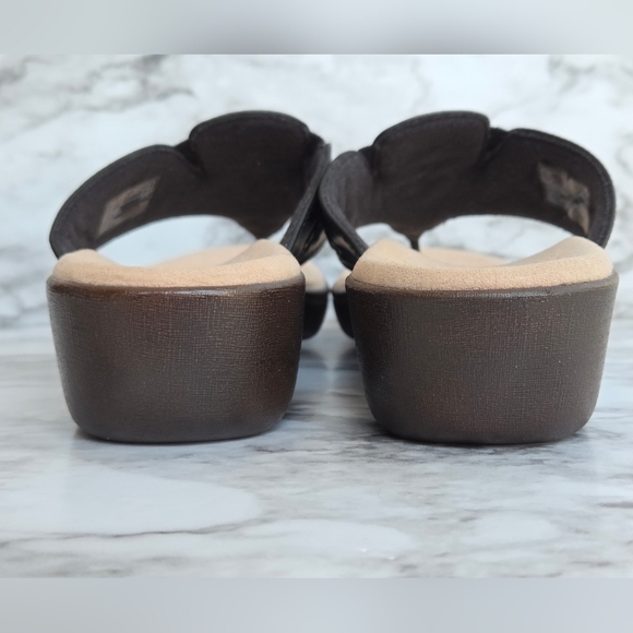 Clarks Black Leather Comfort Sandals - Picture 4 of 7